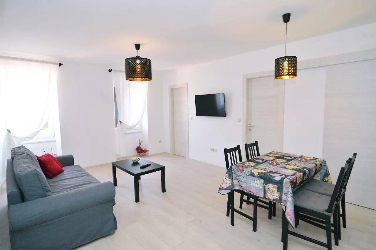 Apartments Knezgrad Laurana