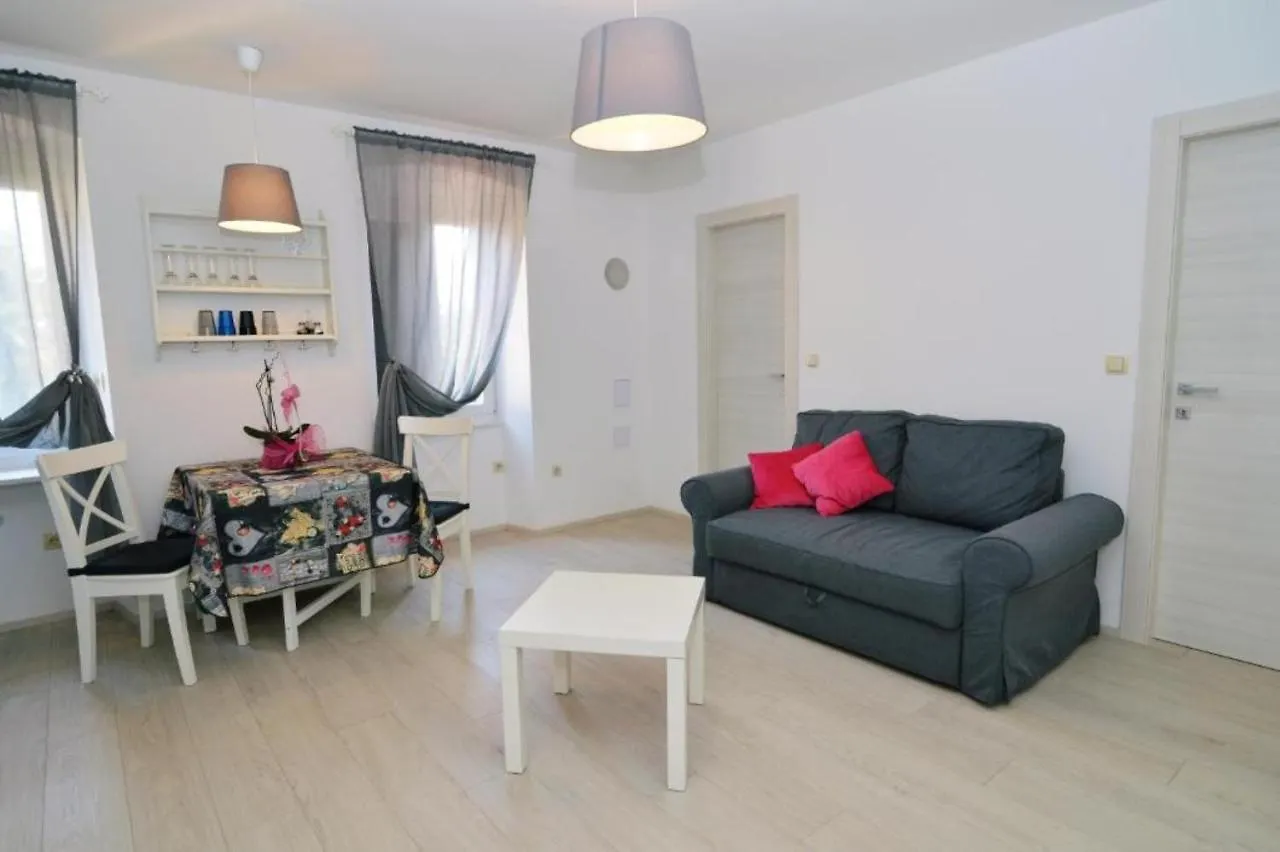 Apartments Knezgrad Laurana